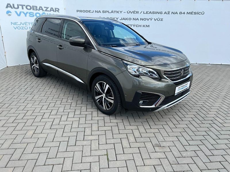 Peugeot 5008 (2019) 1.2PT 96kW ALLURE+ 7-míst - fotka 3 z 38