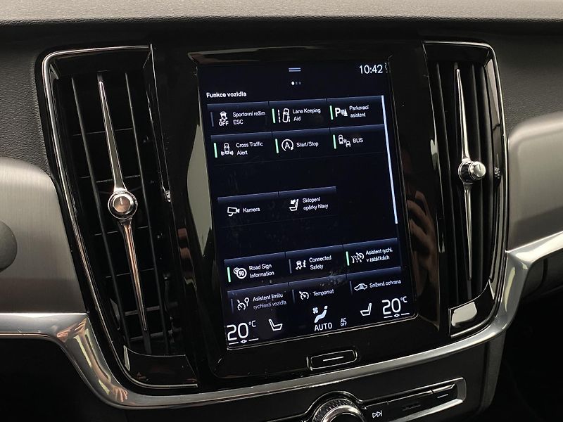 Volvo S90 D4 MOMENTUM AUT - fotka 36 z 43