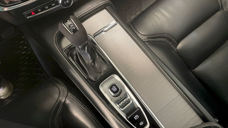 Volvo V90 (2018) Kombi Inscription 2.0 TDI 110k - fotka 31 z 38