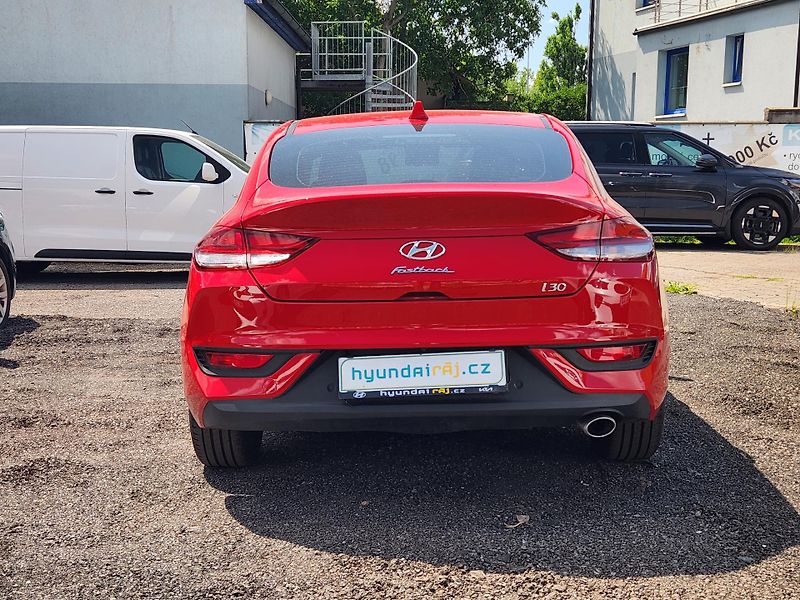 Hyundai i30 1.0-1.MAJITEL-AUTOMAT-KAMERA - fotka 7 z 12