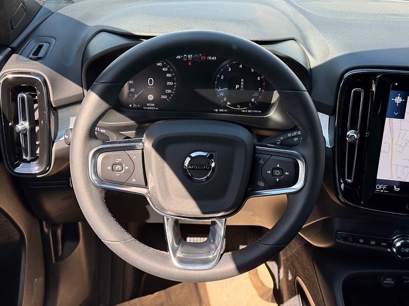 Volvo XC40 T2 Plus Dark H/K LED Kam Paměť - fotka 15 z 25