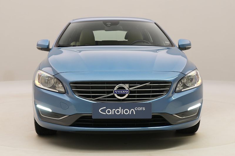 Volvo V60 D2 SUMMUM AUT - fotka 15 z 44