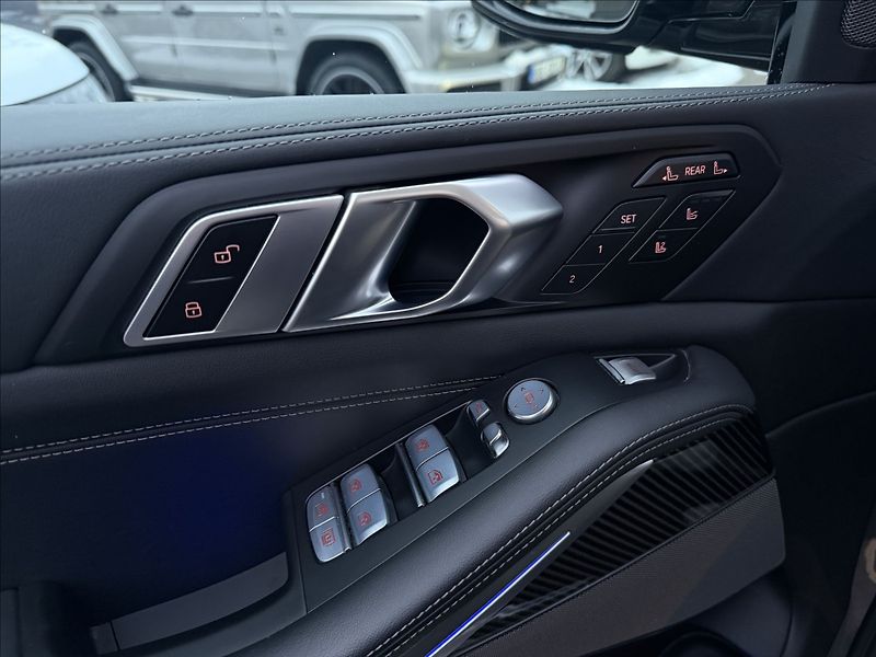 BMW X7 40d Xdrive Msport - fotka 24 z 40