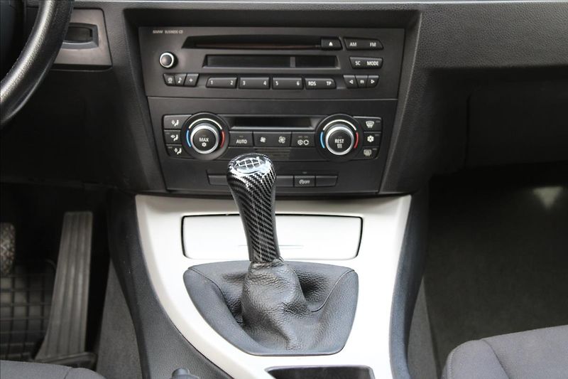 BMW Řada 3 318d Touring / M-Paket / Manuá - fotka 18 z 29