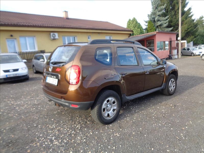 Dacia Duster 1,6 - fotka 9 z 15