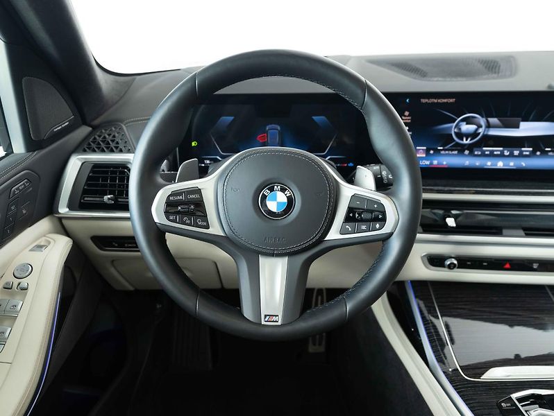 BMW X7 xDrive40d - fotka 13 z 24
