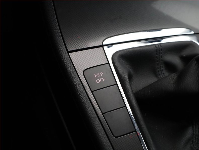 Volkswagen Passat (2007) 2.0 TDI, Xenony, Tempomat - fotka 12 z 17