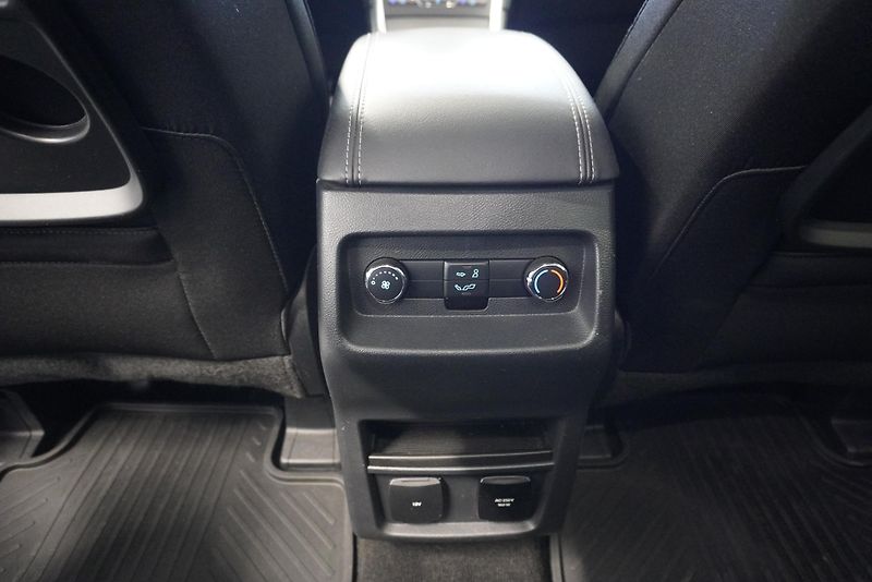 Ford S-MAX S-MAX 2.0 140 kW TITAN. 7 míst - fotka 23 z 32