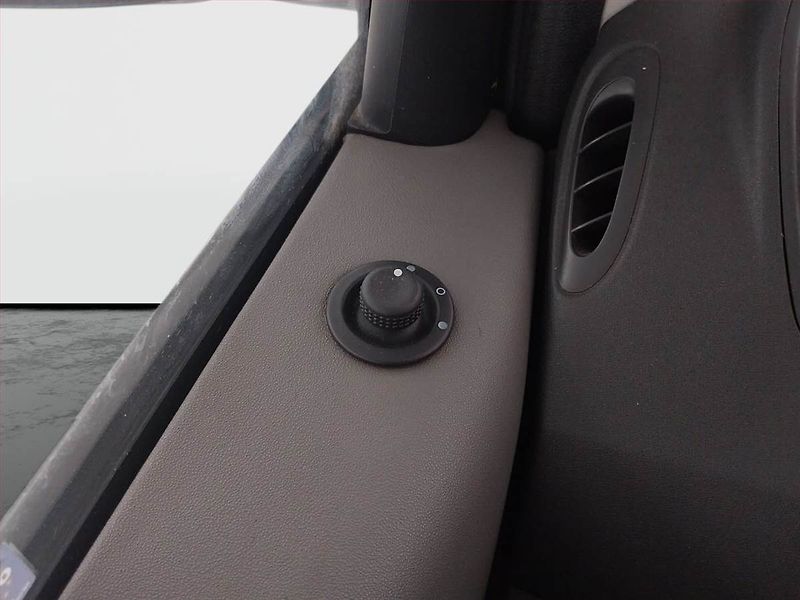 Renault Scénic (2004) 1.6 16V, po STK, Tažné, Klima - fotka 18 z 18