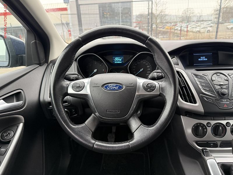 Ford Focus (2013) 1.6 TDCi, ČR, AC, zmk.řazení - fotka 12 z 15