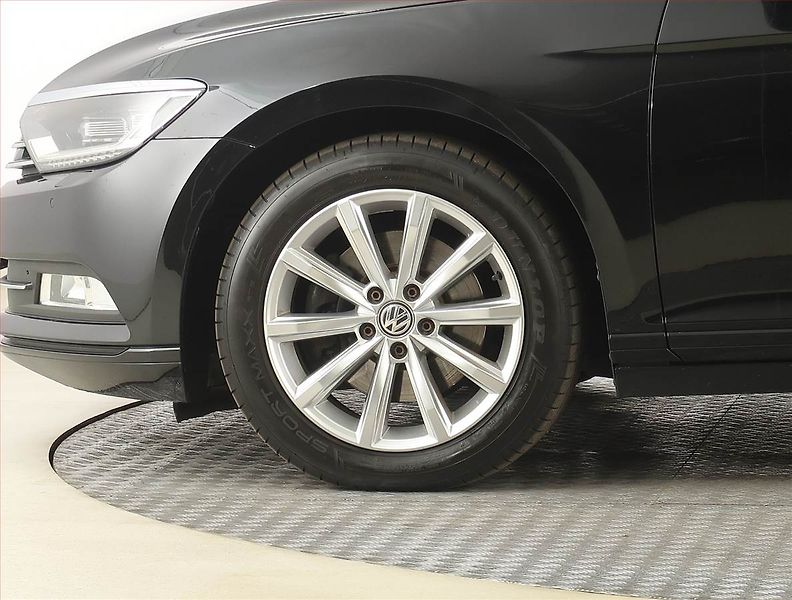 Volkswagen Passat (2015) 2.0 TDI, Navi, Tempomat - fotka 15 z 22