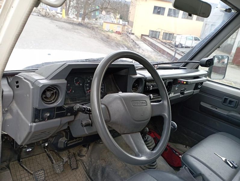 Toyota Ostatní (2009) HZJ 5 místná - fotka 27 z 31
