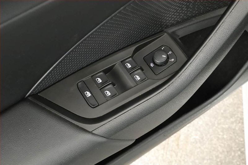 Škoda Octavia (2023) Ambition 2.0 TDI, ČR,1.maj - fotka 9 z 16