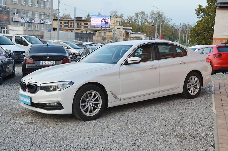 BMW Řada 5 (2017) 520d xDrive 140kW / ČR / DPH  - fotka 3 z 36