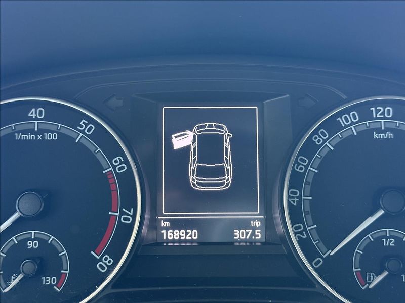 Škoda Fabia 1,0   TSI 70kW,SERVISKA - fotka 15 z 24