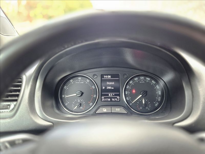 Škoda Fabia 1.2TSi*ALU*2 x SADY PNEU - fotka 14 z 16