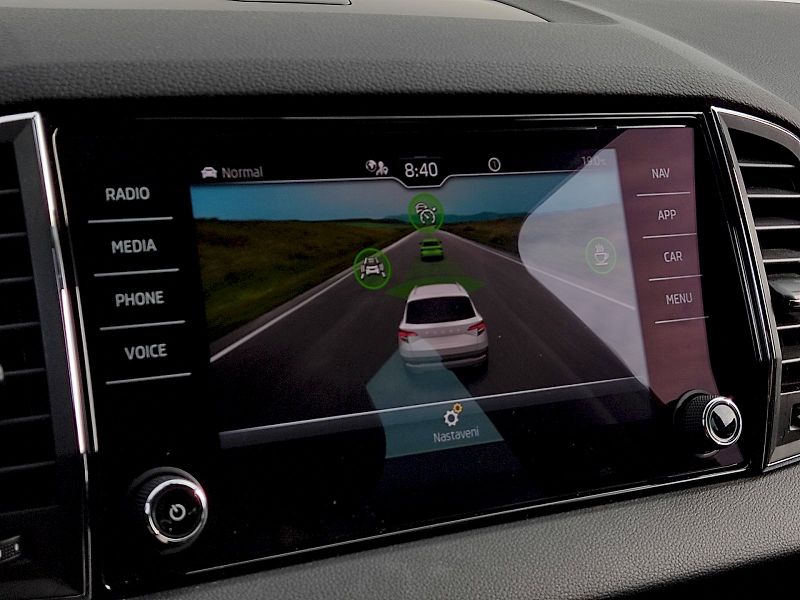 Škoda Karoq (2021) Style Plus 1,5 Tsi 110 Kw DSG - fotka 11 z 39