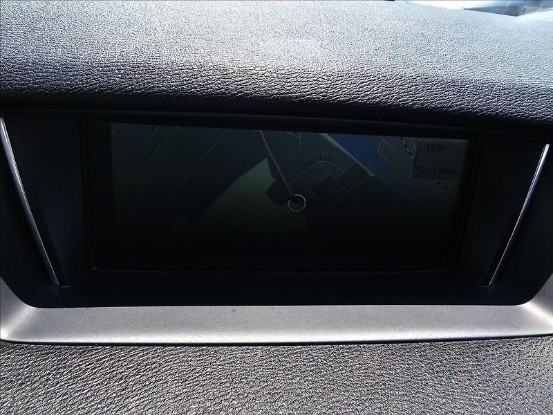 BMW X1 2,0 XDRIVE 28i AUTOMAT TOP - fotka 23 z 46
