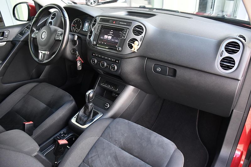 Volkswagen Tiguan 2.0TDi 110kW TAŽNÉ DSG 4MOTION - fotka 12 z 47