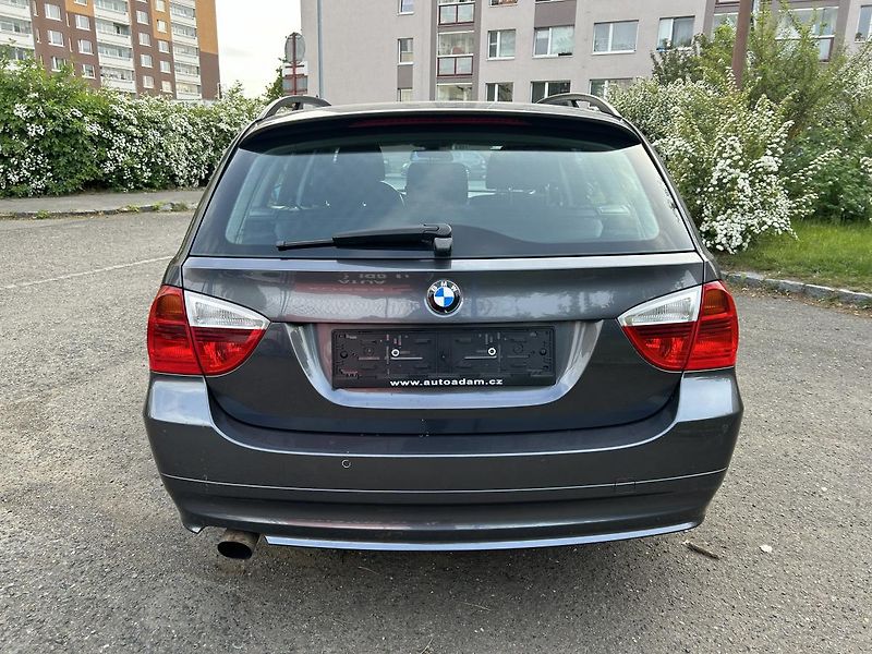 BMW Řada 3 320i  - fotka 21 z 51