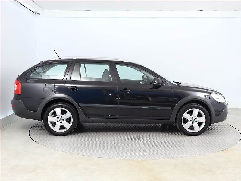 Škoda Octavia (2011) Scout 2.0 TDI, 4X4, Tempomat - fotka 6 z 16