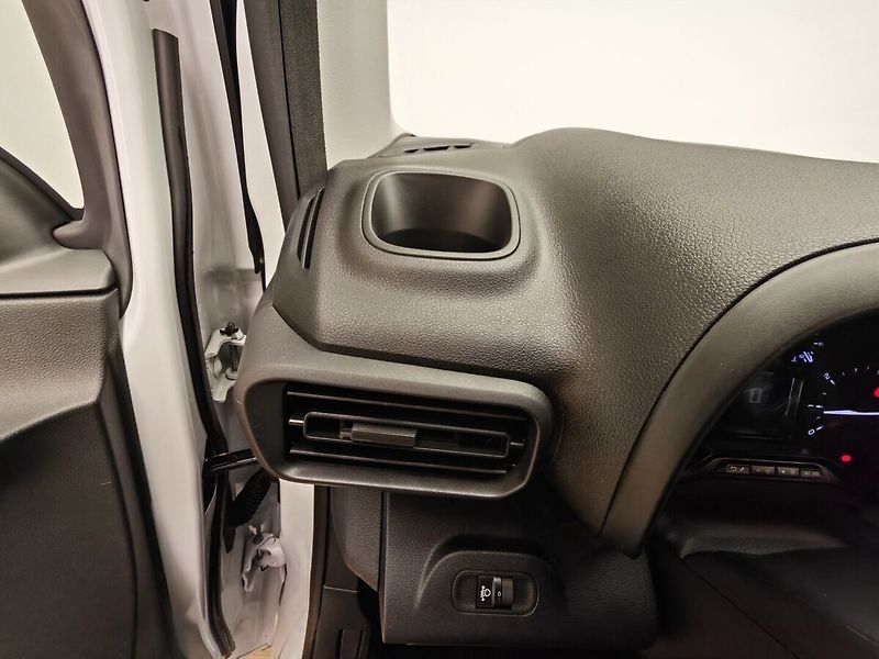 Toyota ProAce City 1.5 D-4D 130k Extra LWB Active - fotka 14 z 24