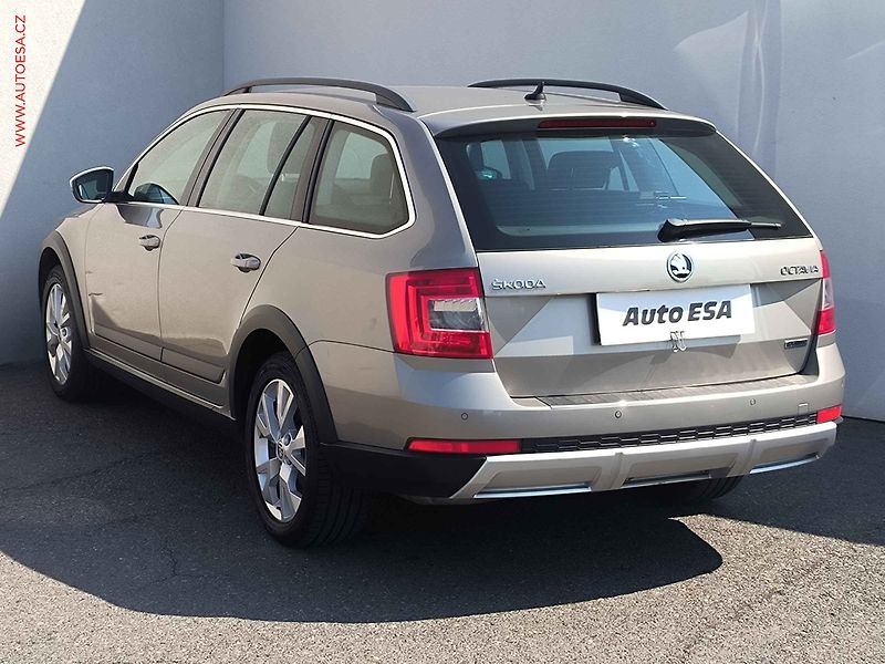 Škoda Octavia (2015) 2.0 TDi 4x4, ČR, DSG, TZ - fotka 6 z 23