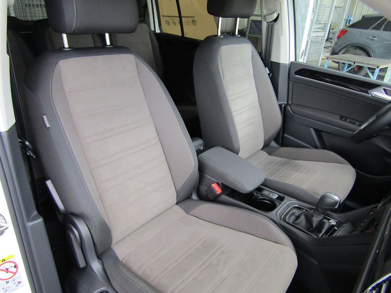 Volkswagen Touran Highline 1,5 TSI 110KW DSG - fotka 23 z 30