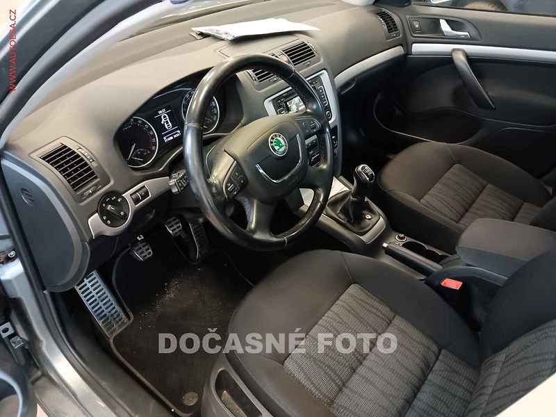 Škoda Octavia (2012) 2.0TDI, ČR, AC, temp - fotka 3 z 3