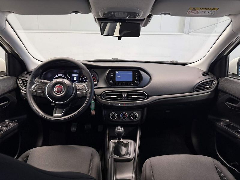 Fiat Tipo (2025) Sedan 1.6 MultiJet 130k MAN6 B - fotka 6 z 22