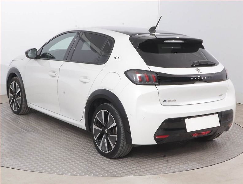 Peugeot 208 (2021) e-GT 50 kWh, SoH 86%, Automat - fotka 4 z 19