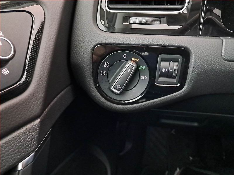 Volkswagen Golf (2017) Comfortline 1.6 TDI, Automat - fotka 21 z 28