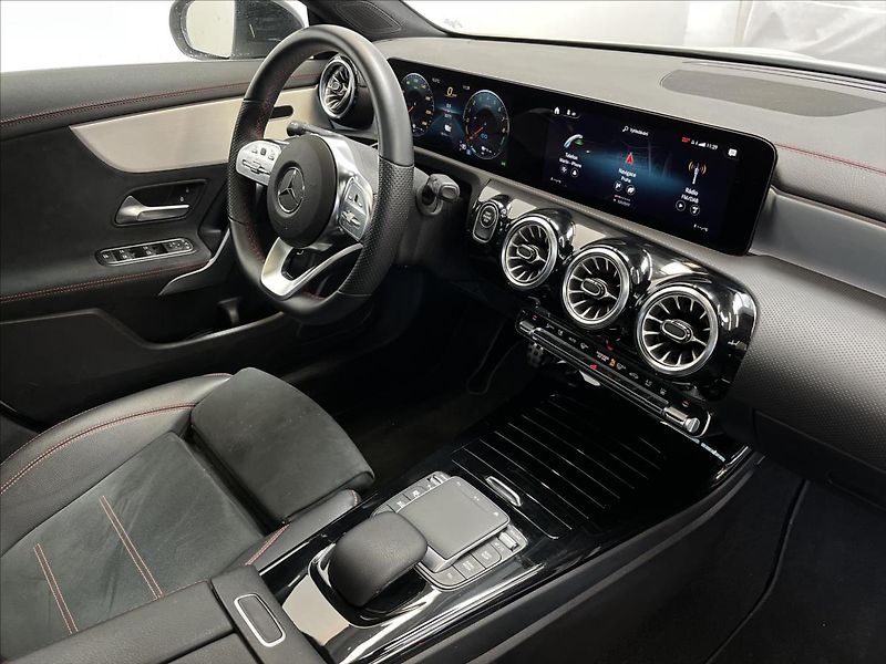 Mercedes-Benz CLA 250 e Shooting Brake AMG Line - fotka 18 z 23