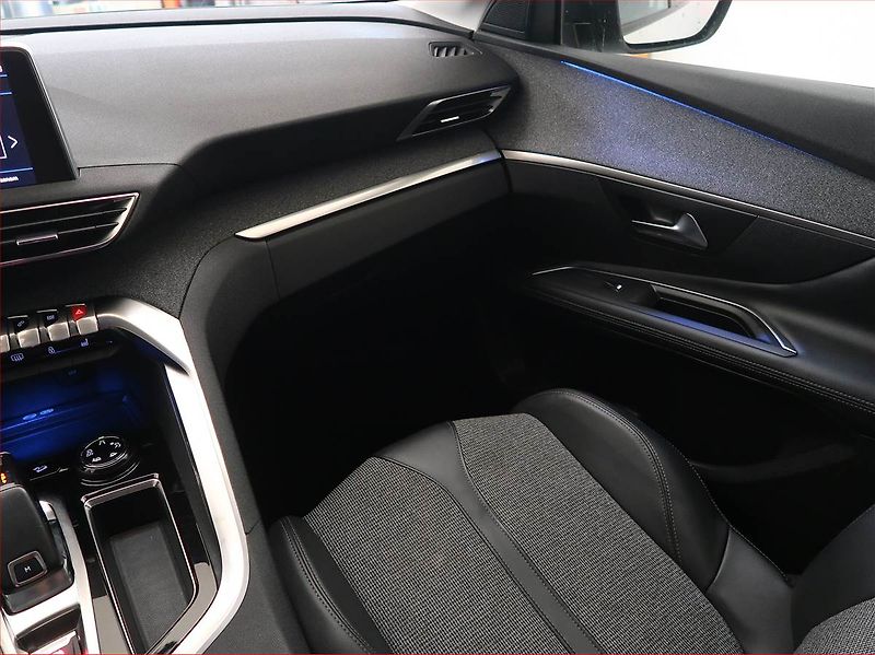 Peugeot 3008 (2019) Allure 1.6 PureTech, Automat - fotka 8 z 17