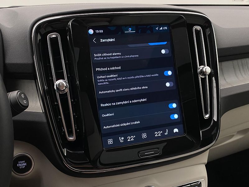 Volvo XC40 B4 DARK ULTRA AUT CZ - fotka 53 z 59