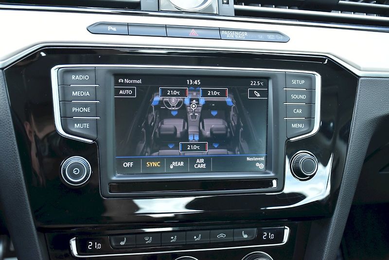 Volkswagen Passat (2017) HIGHLINE 2.0 BiTDI 176kW DSG 4 - fotka 19 z 31