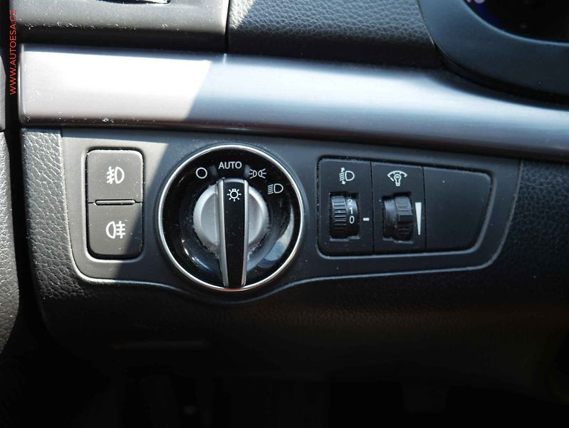 Hyundai i40 (2012) 1.7CRDI, ČR, AC, výhřev sed. - fotka 20 z 20