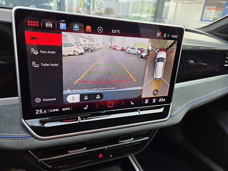 Volkswagen Passat Variant (2025) R-Line 2.0 TDI BlackStyle - fotka 31 z 51