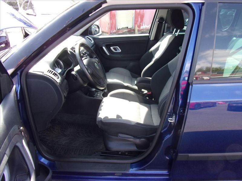 Škoda Fabia 1,4 16V Sport 63kW - fotka 15 z 23