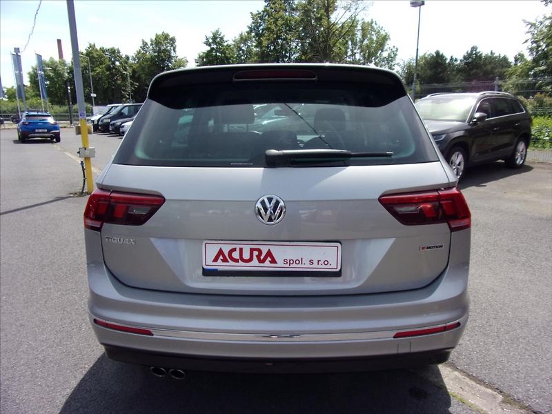 Volkswagen Tiguan 2,0 TSI R-Line 4Motion DSG - fotka 4 z 30