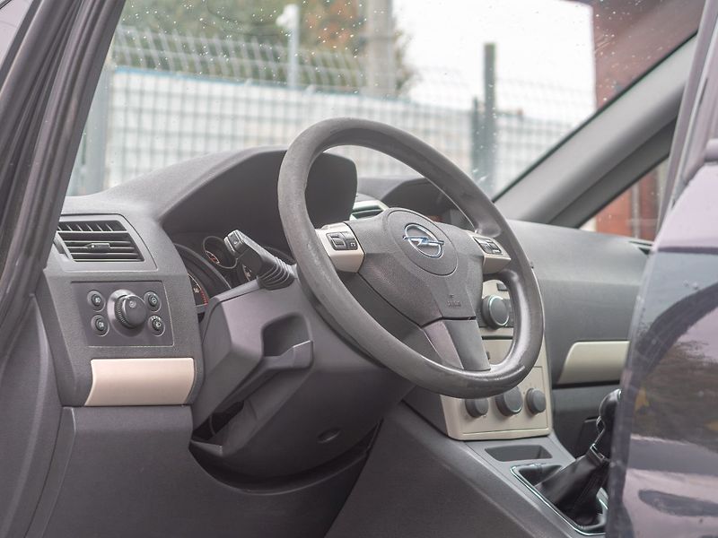 Opel Zafira (2008) 1.9D 88KW - 7 sedadel - fotka 10 z 40