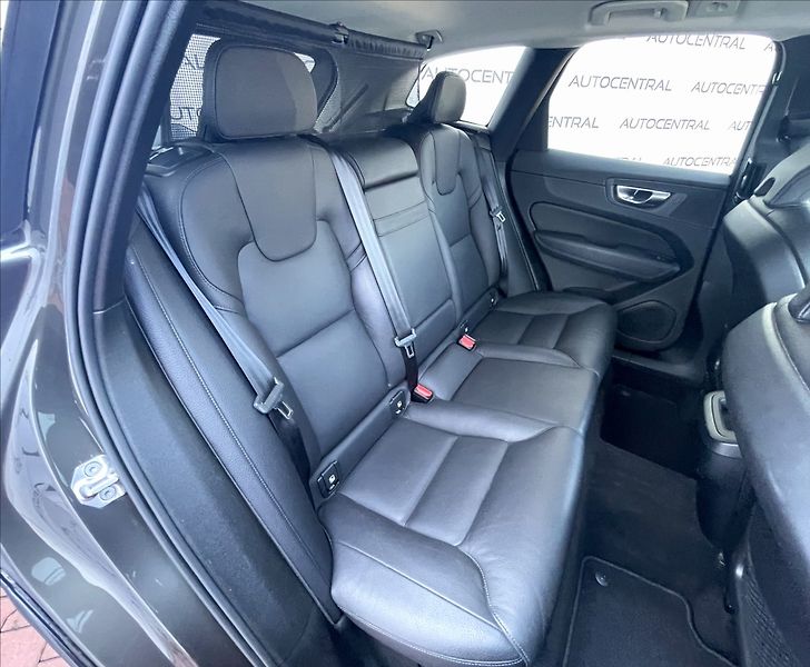 Volvo XC60 2,0 D.110kw.D3.DPH.STK 6/28 - fotka 25 z 27