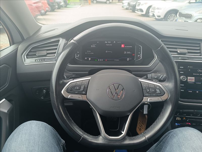 Volkswagen Tiguan Allspace 2,0 TDi DSG 4x4 Rezervace - fotka 10 z 25