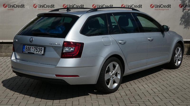 Škoda Octavia Combi 2,0 TDI Ambition - fotka 3 z 24