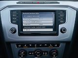 Volkswagen Passat 2.0TDI AUTOMAT VÝHŘEV SERVISKA - náhled 39