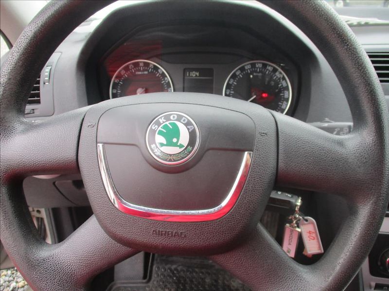 Škoda Octavia 1,6 TDI, klima, tažné zař. - fotka 17 z 25
