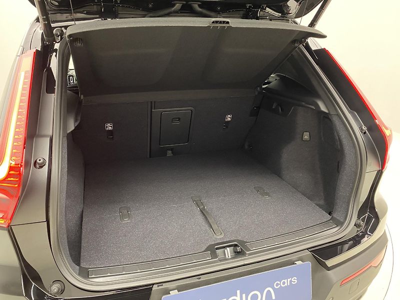 Volvo XC40 (2026) B3 AUT DARK ULTRA  - fotka 5 z 60