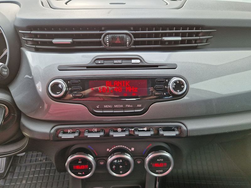 Alfa Romeo Giulietta Turismo 1.4 T 120 - fotka 13 z 27