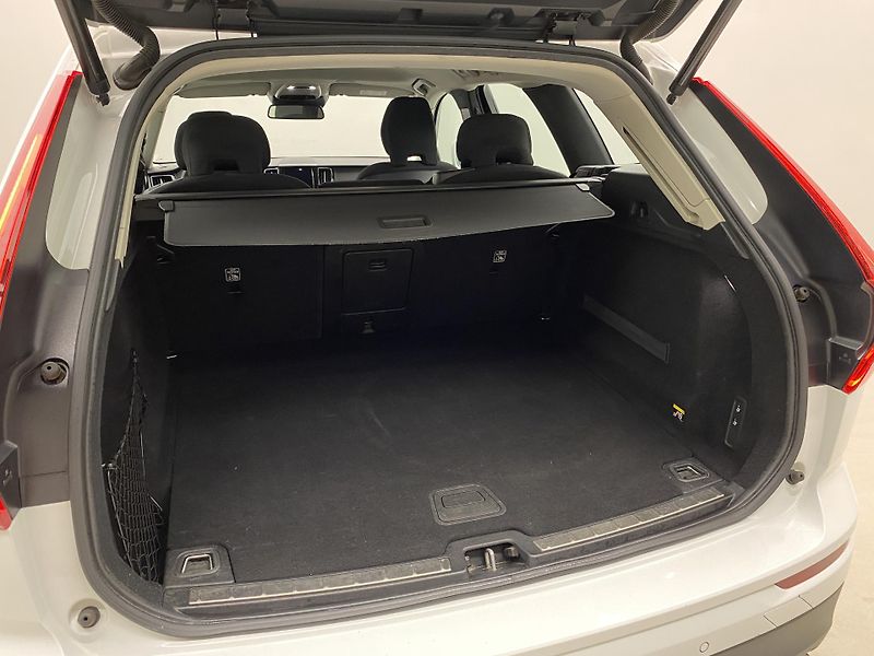 Volvo XC60 T5 MOMENTUM AUT CZ - fotka 6 z 43