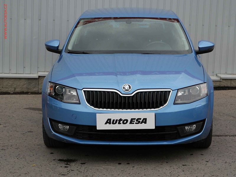 Škoda Octavia (2013) 1.2 TSi, ČR, Ambition, DSG - fotka 2 z 18